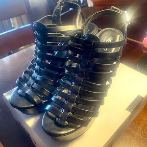 Black Massimo Strap Heals, worn twice. Practically brand new